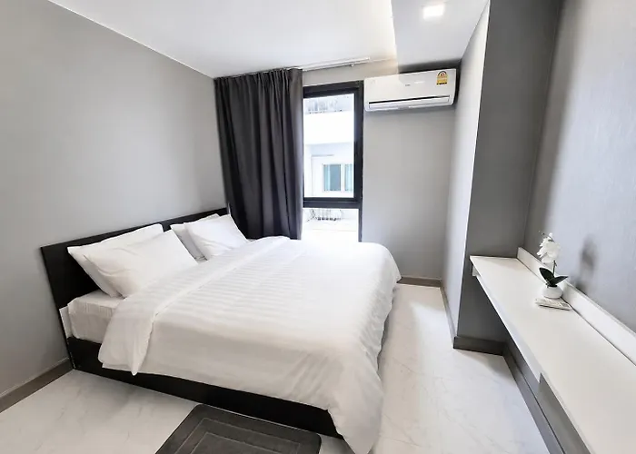2 Bedroom With Rooftop Pool Sukhumvit Bts Nana *