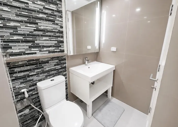 Apartment 2 Bedroom With Rooftop Pool Sukhumvit Bts Nana *
